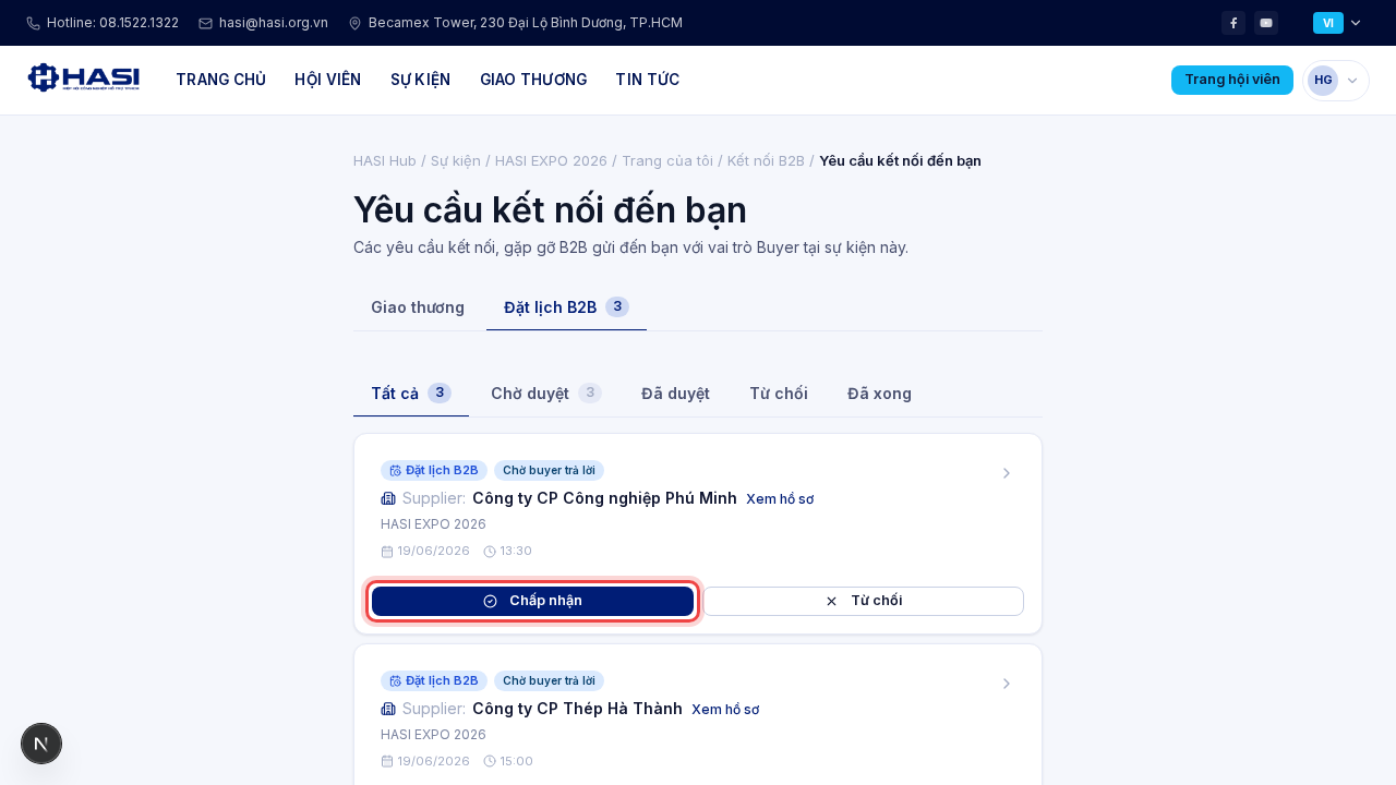 Thẻ yêu cầu đặt lịch B2B với nút Chấp nhận được làm nổi bật