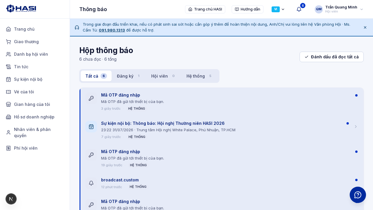 Hộp thông báo với tab Tất cả, danh sách thông báo có chấm xanh chưa đọc và số huy hiệu 5 trên chuông